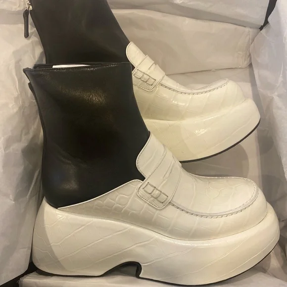 Langkawi 付属品付き【ほぼ未使用】LOEWE Discover the LOEWE Puzzle 10 x Multicolour 2025